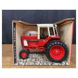 1/16 IH 1586 NIB Ertl