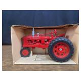 1/16 Farmall H NIB Ertl