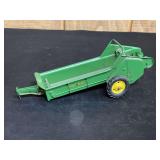 1/16 John Deere Spreader Eska