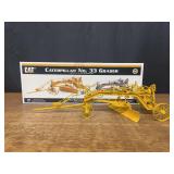 1/16 Caterpillar No. 33 Grader NIB Rouch