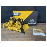 1/24 Caterpillar D10T Crawler NIB CCM