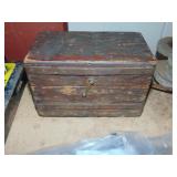 Primitive Box full of Arrow tips Plus