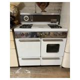 Montgomery Ward Signature Gas Stove