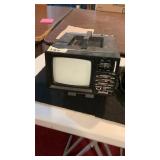 Vintage/Retro Multitech 5 in. TV/AM/FM Radio