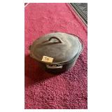 Unmarked Cast Iron Dutch Oven W/Lid #8G2