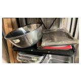Lot of 2 metal bowls & baking pans