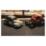 (2) Die Cast 1:24 Scale Model Cars
