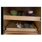 Mixed lot of Pyrex KitchenAid Measuring Mixing