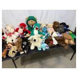 Mixed lot of plush stuffed animal toys