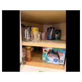 Assorted kitchen items