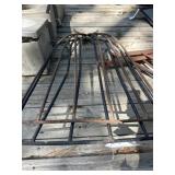 Corner hay feeder