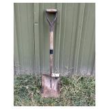Square nose shovel