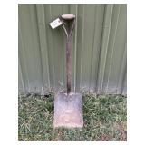 Square nose shovel