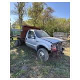 Ford F-550 parts truck