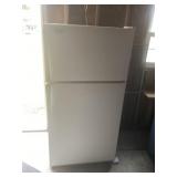 Amana Refrigerator and Freezer 66 5/8ï¿½ T x 32