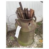 Milk can with horseshoe set