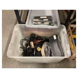 Cry baby 535 amplifier w/tote of microphones and