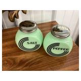 Jadeit Salt & Pepper Shakers