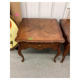 Drexel End Table w/drawer 26ï¿½x26ï¿½