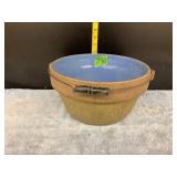 Stoneware Bowl w/handle