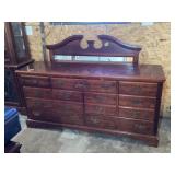 Dresser w/Mirror 64ï¿½x18ï¿½x31ï¿½