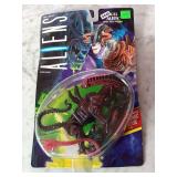 Aliens Bull Alien Action Figure With Face Hugger
