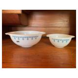 Pyrex Snowflake Milk Glass Mixing Bowl Set