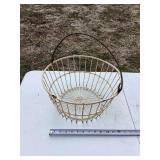 Metal Wire Egg Basket with Handle