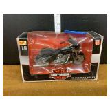 Maisto 1:18 Scale Harley-Davidson Die Cast Motorcycle Replica