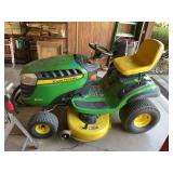John Deere D130 Riding Lawn Mower