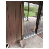 Tempered Steel Pointed Shovel with Wooden Handle