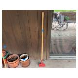 Long-Handled Garden Scraper with Wooden Handle