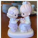 Precious Moments Figurine - "Moms Are The Greatest Gift Of All" - 550011