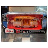 Maisto AllStars 1:25 Scale Volkswagen Van Samba Diecast Model