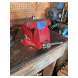 Red Bench Vise with Swivel Base