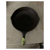 Cast Iron Skillet with Handle and Pour Spouts