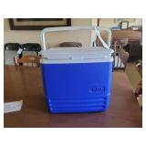 Igloo Cool Series 16 Quart Blue and White Cooler