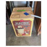 Richmond Cedar Works Model 71 Electric Ice Cream Freezer 4 Quart