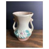 Hull Art Pottery Double Handled Vase Water Lily Pattern L-4-6 1/2
