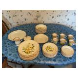 Mikasa Garden Club Fresh Floral EC 404 Dinnerware Set