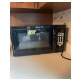 Hamilton Beach 1000 Watt Black Microwave Oven