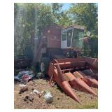 International Harvester 403 Combine