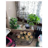 Metal Frame Glass Shade Table Lamp and Daisy Welcome Sign Lot