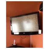 LG 37LG30 37 Inch LCD Television with Wall Mount
