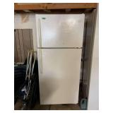 Frigidaire White Top-Freezer Refrigerator