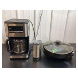 Kitchen Appliance Lot: Coffee Maker, Grinder, and Electric Skillet