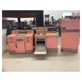 Wolverine Frigidaire Pink Toy Kitchen Set