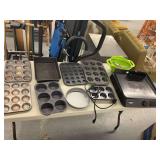 Kitchen Lot with Blackstone Electric Griddle and Baking Pans
