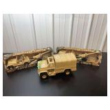 Plastic Toy Artillery Corps Sets and US Convoy Truck