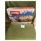Pyrex casserole dish and carrier
